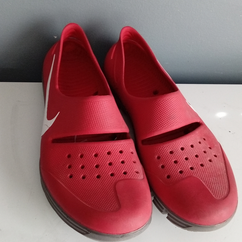Nike Water Shoes Red Slip On Athletic Aqua Clogs Mens size 15